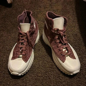 Converse Women’s platform sneakers